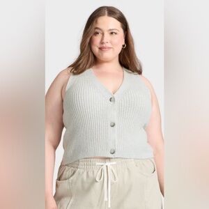 New sleeveless Classic
3 button cream, color
Button-Up Knit Vest